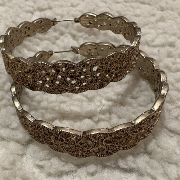 5 Pair Gold Pierced Earrings - Picture 5 of 7